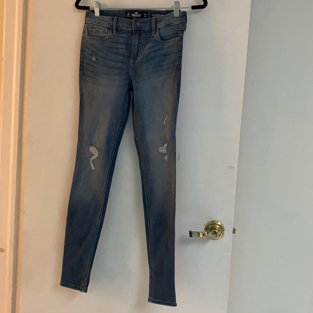 Mid rise super skinny jeans by Hollister. NWT